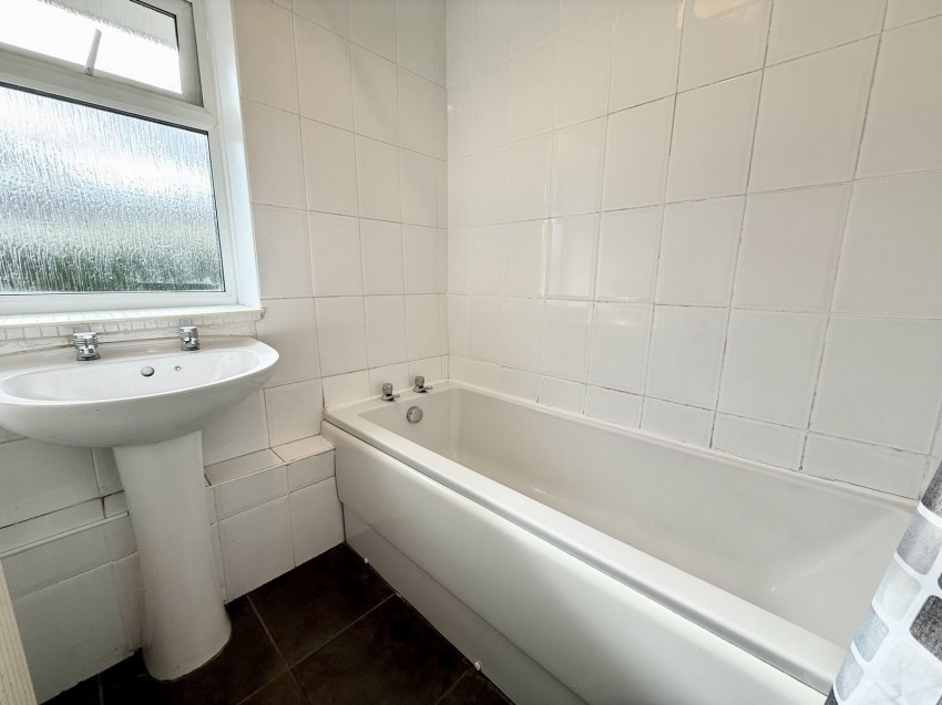 Images for Leeds ~ Fieldhouse Drive, LS17