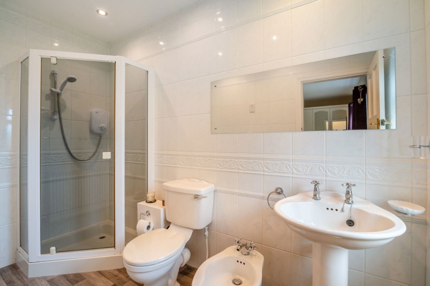 Images for Bardsey, Wood Lane, LS17