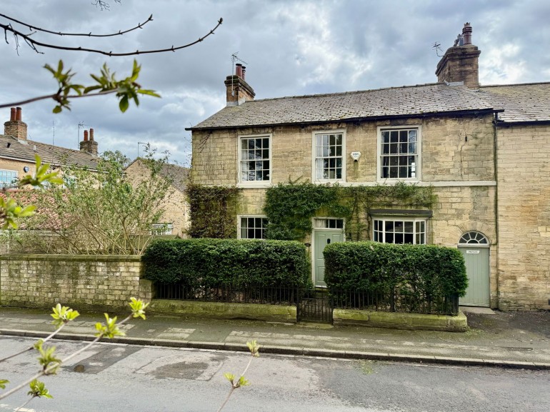 Boston Spa, High Street, LS23